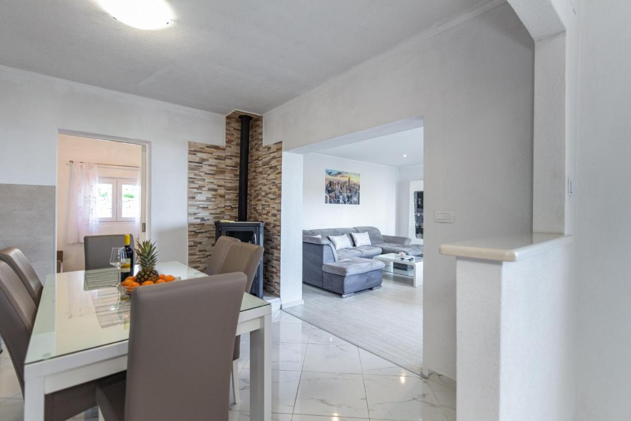 Navis Sea View Apartment With Pool Makarska Esterno foto