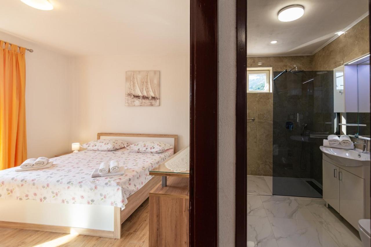 Navis Sea View Apartment With Pool Makarska Esterno foto
